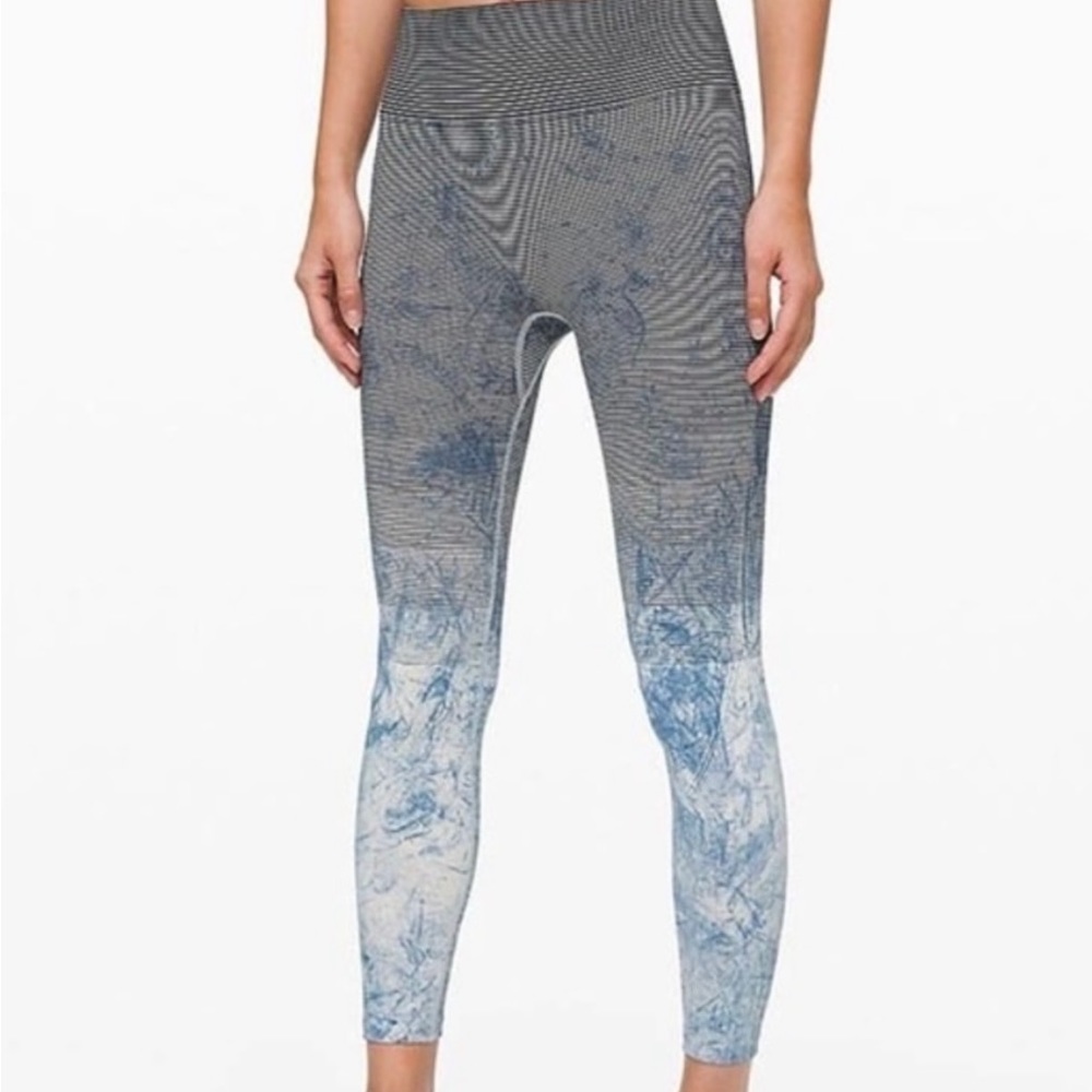 NWOT Lululemon Ebb to Train Tight Wash White/Black/Luna. Size 6